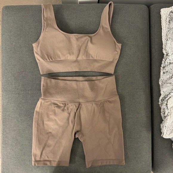 NWOT Seamless 2PC Ribbed Workout Set Tan Neutral Beige- Size Large - Picture 3 of 7